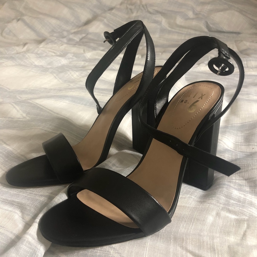 BRAND NEW DSW black heeled sandal